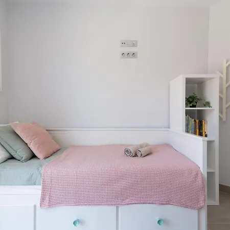White Medano Apartment. New With Fast Wifi Feriehus
