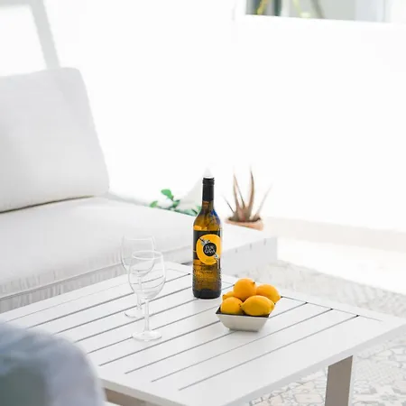 White Medano Apartment. New With Fast Wifi Holiday home *