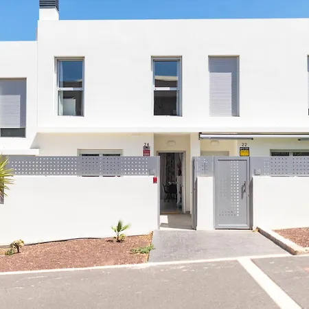 White Medano Apartment. New With Fast Wifi Holiday home