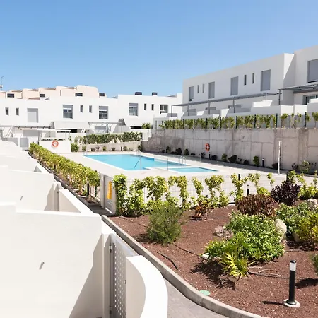 White Medano Apartment. New With Fast Wifi * El Médano