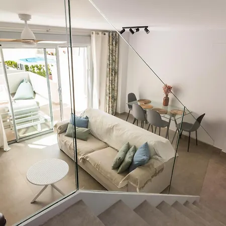 White Medano Apartment. New With Fast Wifi