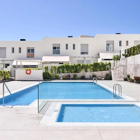 White Medano Apartment. New With Fast Wifi *